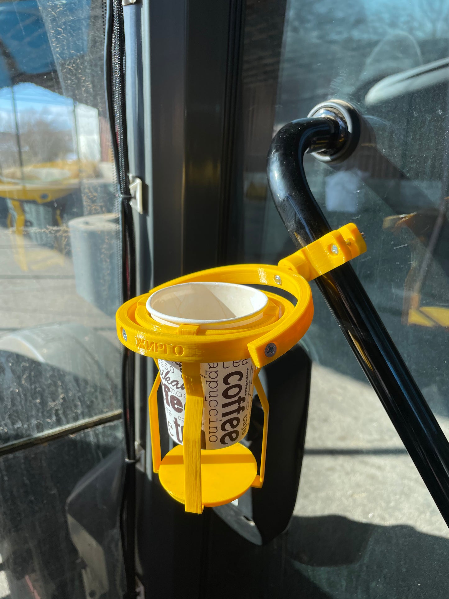 🚜🍹GyrGo Cup Holder Expander Gyroscopic for Coffee and Cans - Anti-Spill 🛻